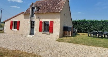 Charming Berry Home near Zoo de Beauval & Medieval Loches, Private Parking, Shared Garden