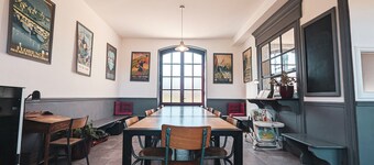 Gîte 13 pers. dans une ancienne gare avec piscine, jardin clos, terrasse et équipements PMR