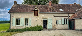 Renovated farm in peaceful setting with internet and large outdoor area