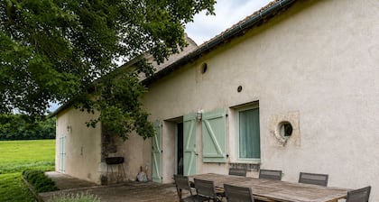 Renovated farm in peaceful setting with internet and large outdoor area