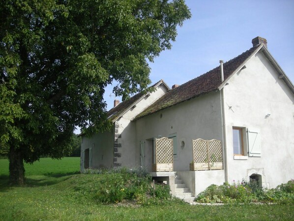Exterior - Renovated farm in peaceful setting with internet and large outdoor area (Palluau-sur-Indre)