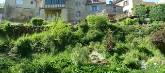 Countryside Chalet by the Water: 2BR, Terrace, Pets Welcome