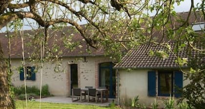 Charming Eco-Renovated 19th Century Cottage in Brenne Nature Park with Garden and Modern Amenities