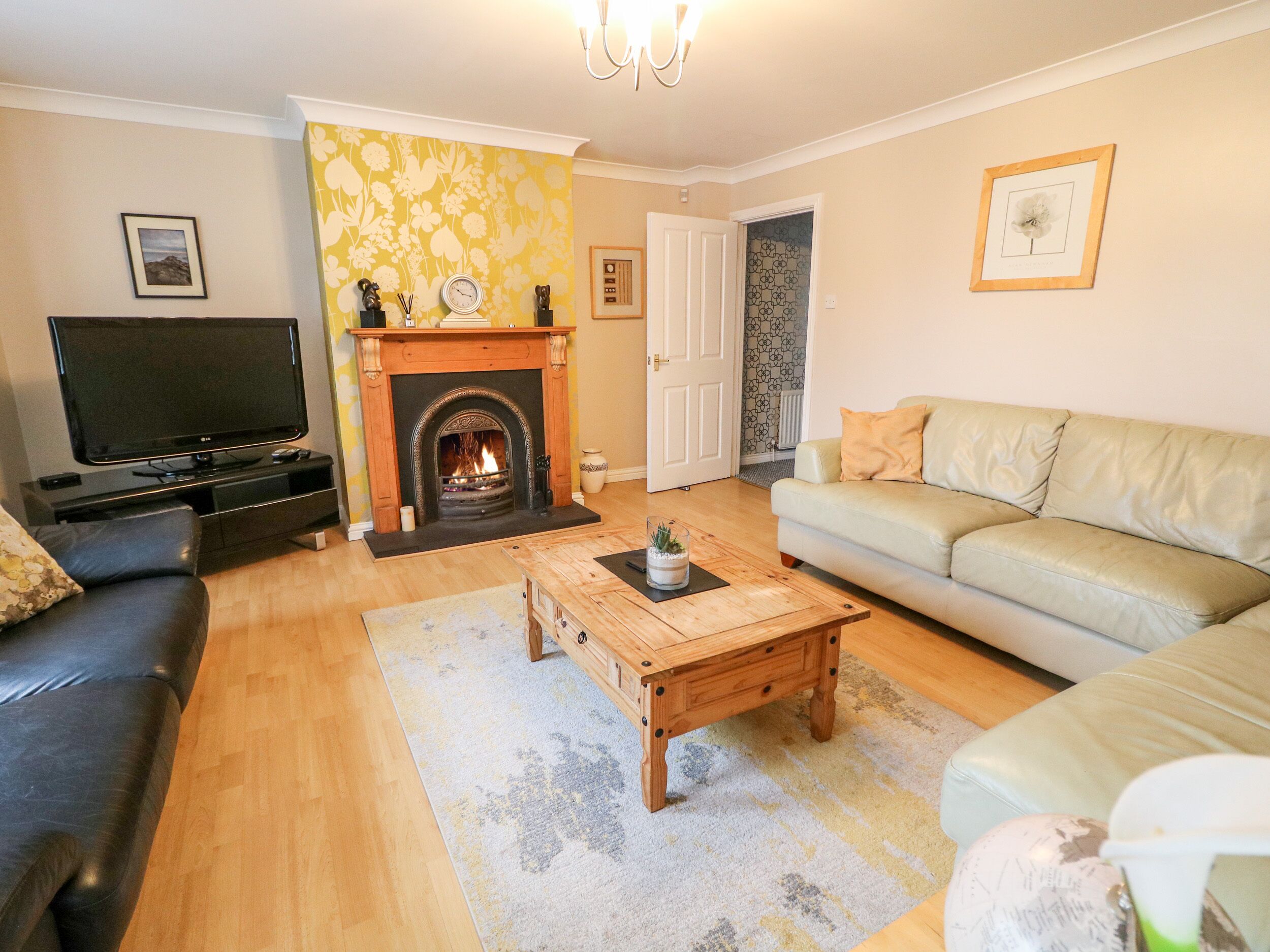 THE ADMIRAL, pet friendly, with open fire in Coleraine