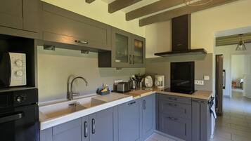 Réfrigérateur, micro-ondes, lave-vaisselle