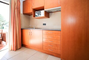 Fridge, microwave, stovetop, coffee/tea maker
