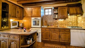 Unclassified image, 2 of 24, button - Charming Cottage Near Valençay Castle, 3 Beds, Garden, and Close to Beauval Zoo (Gehée)