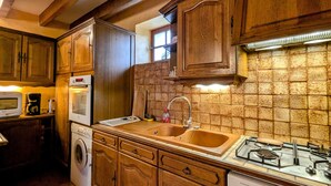 Unclassified image, 4 of 24, button - Charming Cottage Near Valençay Castle, 3 Beds, Garden, and Close to Beauval Zoo (Gehée)
