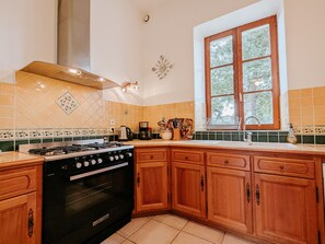 Fridge, microwave, dishwasher