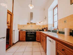 Jääkaappi, mikroaaltouuni, astianpesukone