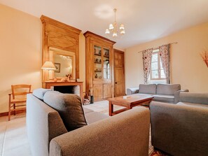 TV, fireplace, offices