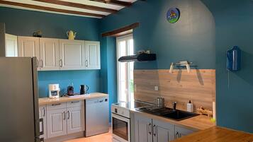 Frigorifero, microonde, lavastoviglie