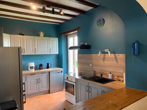 Réfrigérateur, micro-ondes, lave-vaisselle