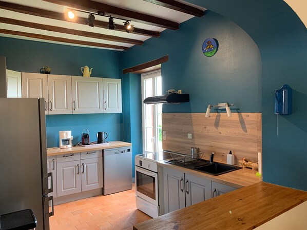 Réfrigérateur, micro-ondes, lave-vaisselle