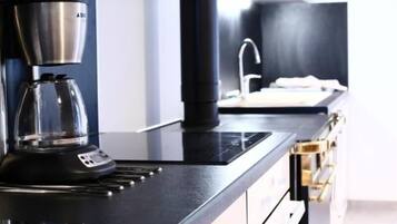 Réfrigérateur, micro-ondes, lave-vaisselle