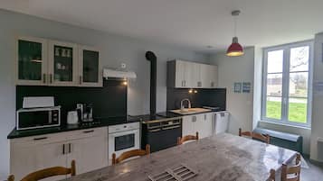 Réfrigérateur, micro-ondes, lave-vaisselle