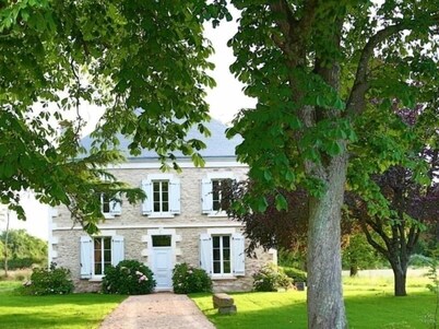 Secluded Berry Retreat: Lakeside Manor with Wildlife, Fishing, and Nature Trails
