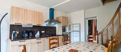 Kühlschrank, Mikrowelle, Ofen, Geschirrspüler