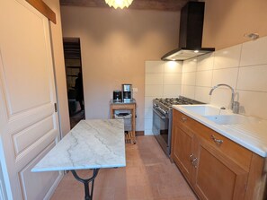 Fridge, microwave - Charming Eco-Renovated Home in Berry with Garden, Terrace, and Nearby Attractions (Lignac)