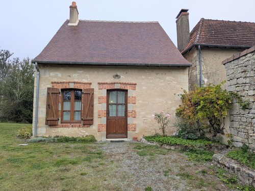 Charmante maison de caractère rénovée avec jardin privatif en Berry, proche château et étangs