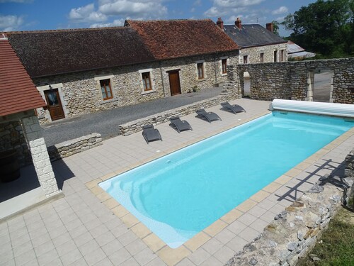 Charmant Gîte en Brenne avec Jardin, Piscine Partagée et Proximité Sentiers de Randonnée