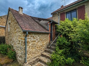 Exterior - Charming Cottage with Heated Pool, Private Garden, Near Creuse River and Historic Villages (Le Menoux)