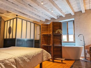 Spa - Cozy Renovated Forge with Sauna, Shared Pool & Nearby Attractions (Le Menoux)