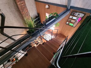 المنشأة من الداخل