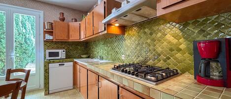 Fridge, microwave, dishwasher