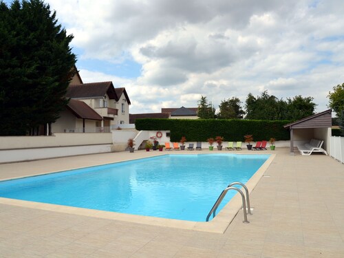 Spacious Cottage near Valençay with Shared Heated Pool, Tennis & Lake Access