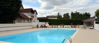 Spacious Cottage near Valençay with Shared Heated Pool, Tennis & Lake Access