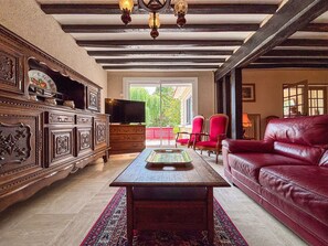 TV, fireplace, offices