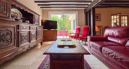 Spacious Cottage near Valençay with Shared Heated Pool, Tennis & Lake Access