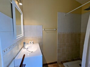 Towels - Charm House with Private Pond in the Heart of Berry (Saulnay)