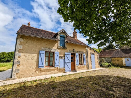 Charm House with Private Pond in the Heart of Berry