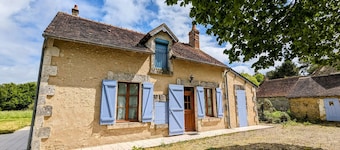Maison Charmante avec Étang Privé au Cœur du Berry