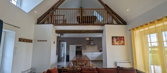 Spacious Country House for 12 with Large Garden near Levroux and Beauval Zoo