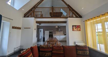 Spacious Country House for 12 with Large Garden near Levroux and Beauval Zoo