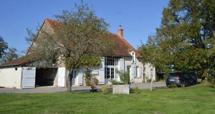 Tranquil Farmhouse Retreat in George Sand Valley - Cycling, Hiking & History