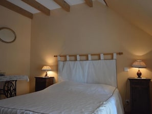 3 bedrooms, free WiFi, bed sheets