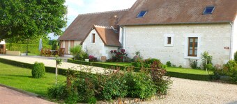 Spacious Cottage near Valençay Castle & Beauval Zoo with Outdoor Activities & Large Garden
