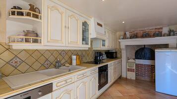 Fridge, microwave, dishwasher