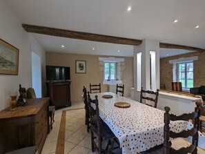 Dining - Charming Retreat in Berry: Heated Pool, Canoeing, Fishing, Near George Sand's House (Ardentes)