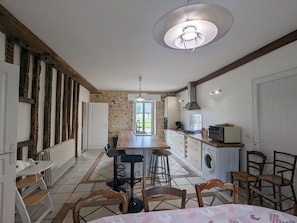 Dining - Charming Retreat in Berry: Heated Pool, Canoeing, Fishing, Near George Sand's House (Ardentes)