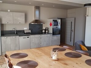 Réfrigérateur, micro-ondes, lave-vaisselle