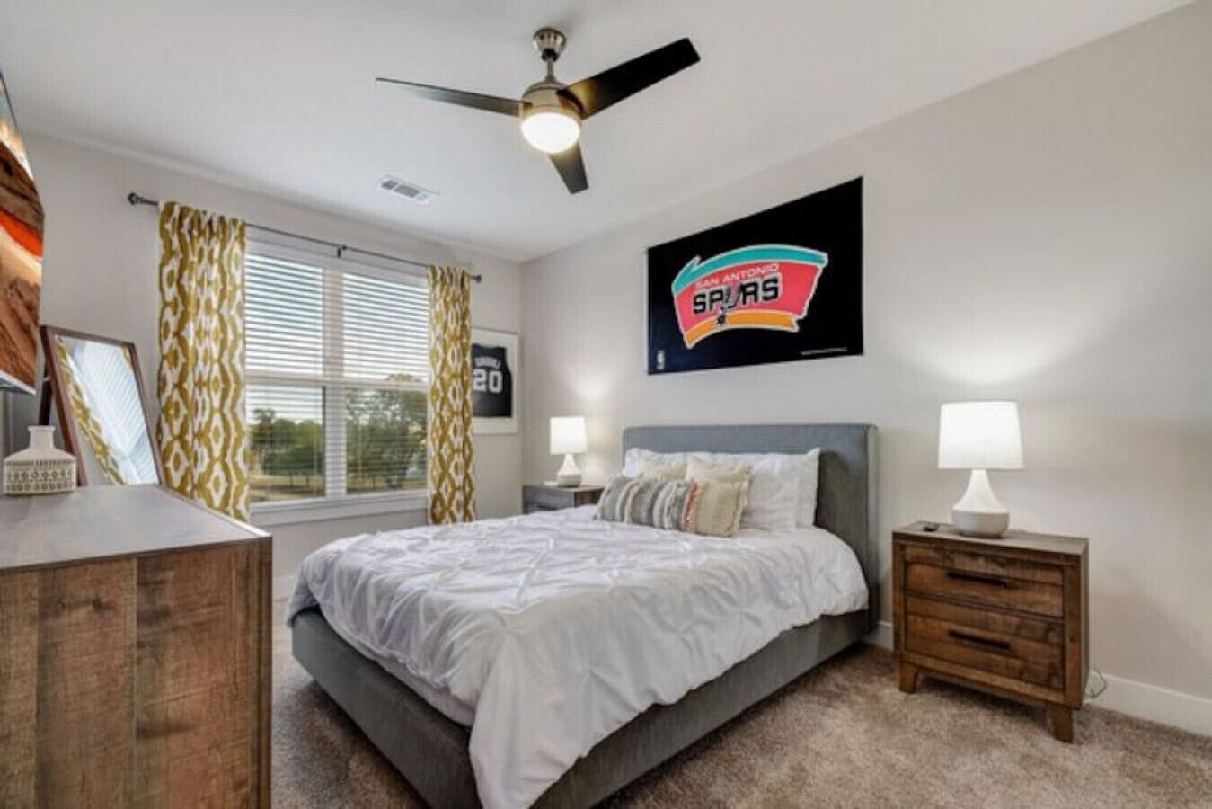 2BR Southtown Apartment|FreeParking|Wifi|Pool+Gym