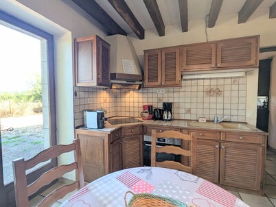 **Charming Countryside House with Garden & Near River, Sleeps 10**