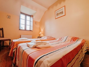 4 bedrooms, free WiFi, bed sheets