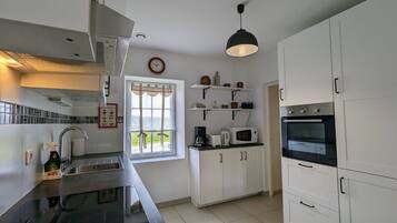 Kjøleskap, mikrobølgeovn og oppvaskmaskin