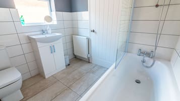 Casa Business, 2 habitaciones, no fumadores | Ducha del cuarto de baño